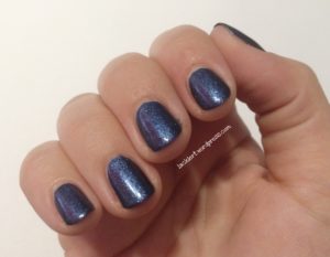 essence blue-jeaned zum Blue Friday von Hungry Nails