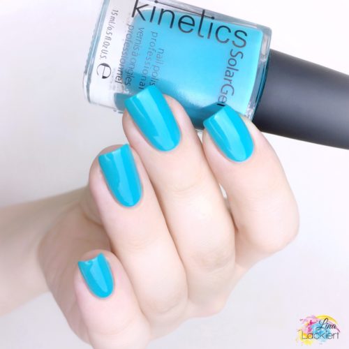 Kinetics Nailpolish Shark in the pool